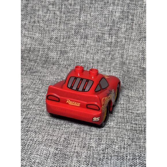 Lego Duplo Disney Cars Lightning McQueen with Yellow Wheels - Picture 3 of 5